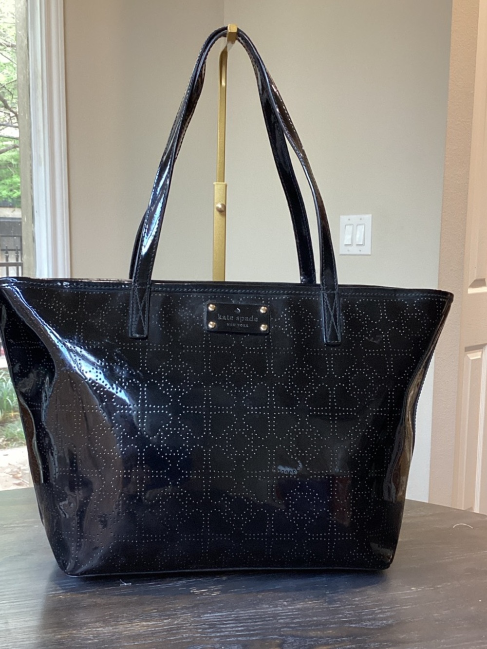 Kate Spade Black Patent Tote Bag.   NWOT. 16"W X 10"L X 6" D with Unbrand Dusty